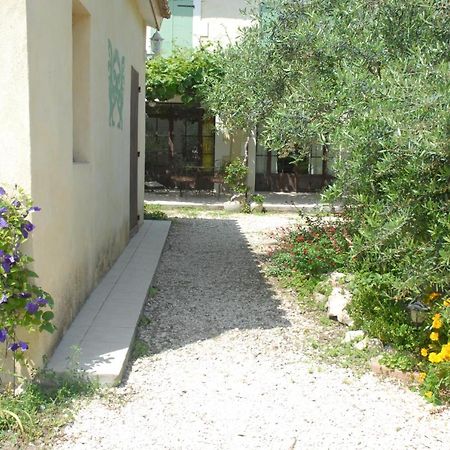 Gite Du Mas Des Oliviers Mézoargues Buitenkant foto