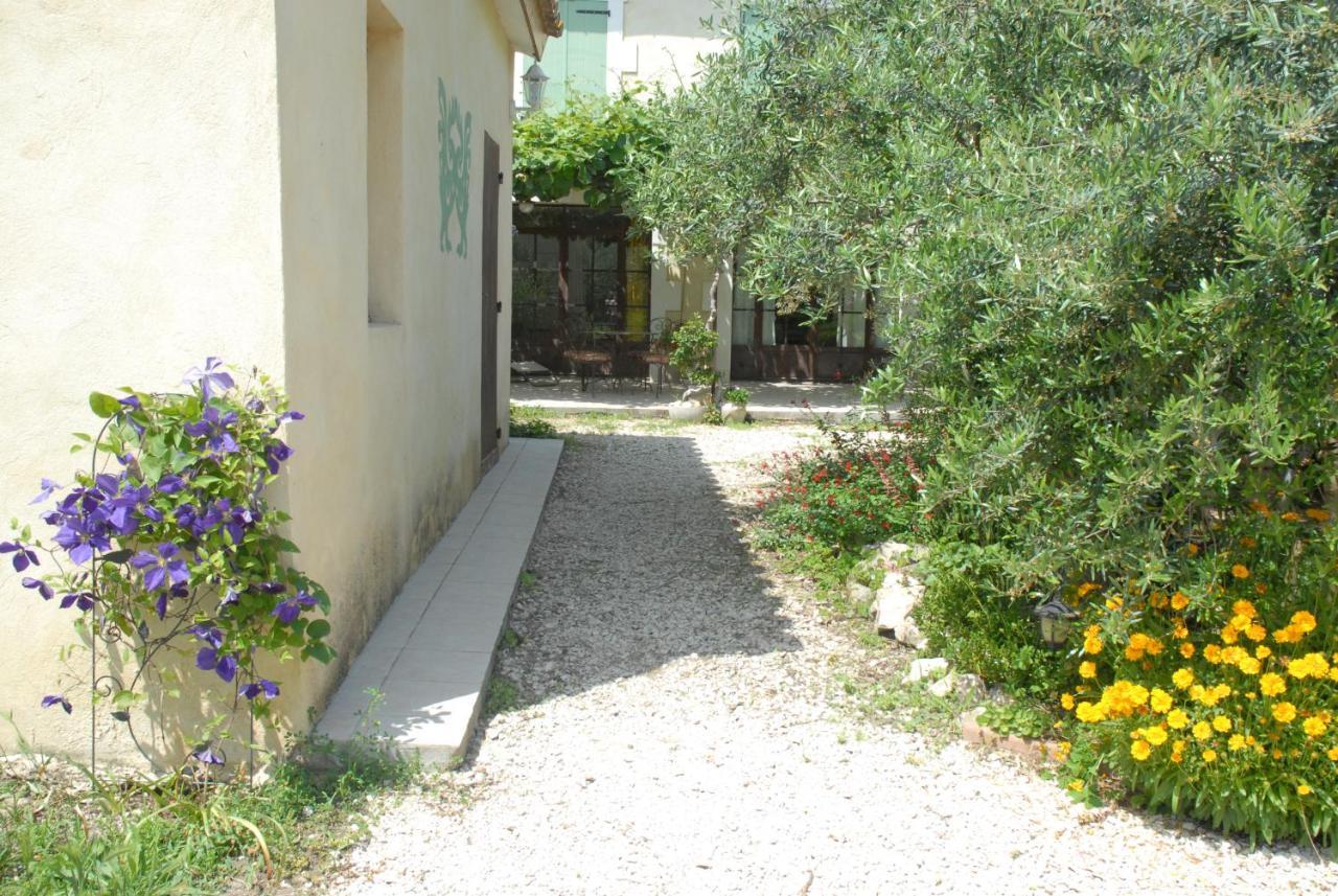 Gite Du Mas Des Oliviers Mézoargues Buitenkant foto