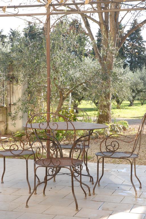 Gite Du Mas Des Oliviers Mézoargues Buitenkant foto