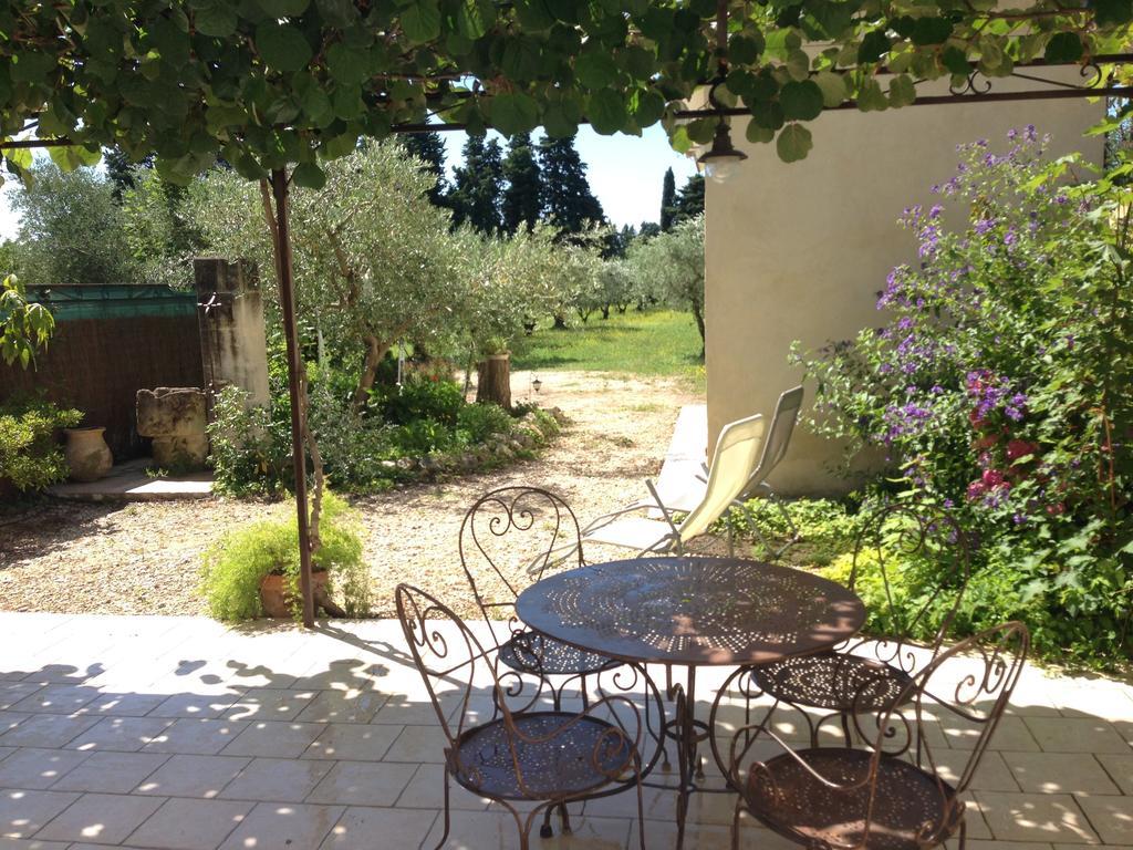 Gite Du Mas Des Oliviers Mézoargues Buitenkant foto